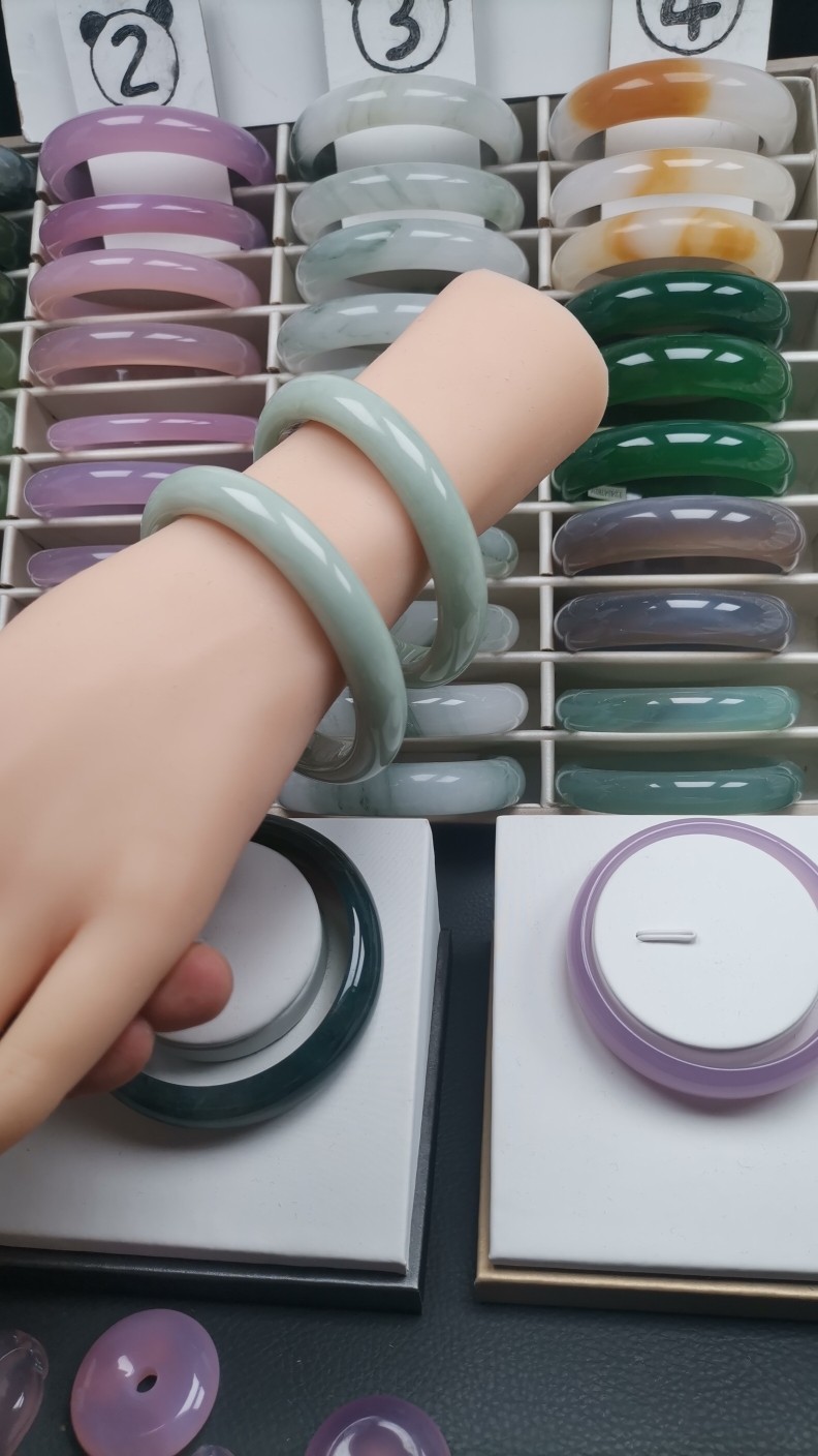 兵马俑同款活玉陕西西安蓝田玉手镯鸭蛋青浅绿色时尚女款带证书