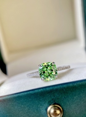 高端枕形绿钻戒指2.5克拉嫩绿明亮沁人心脾清新感925银镀金戒指