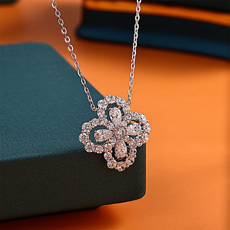 小红书同款时尚四叶草项链女百搭简约镂空满钻幸运草吊坠锁骨链