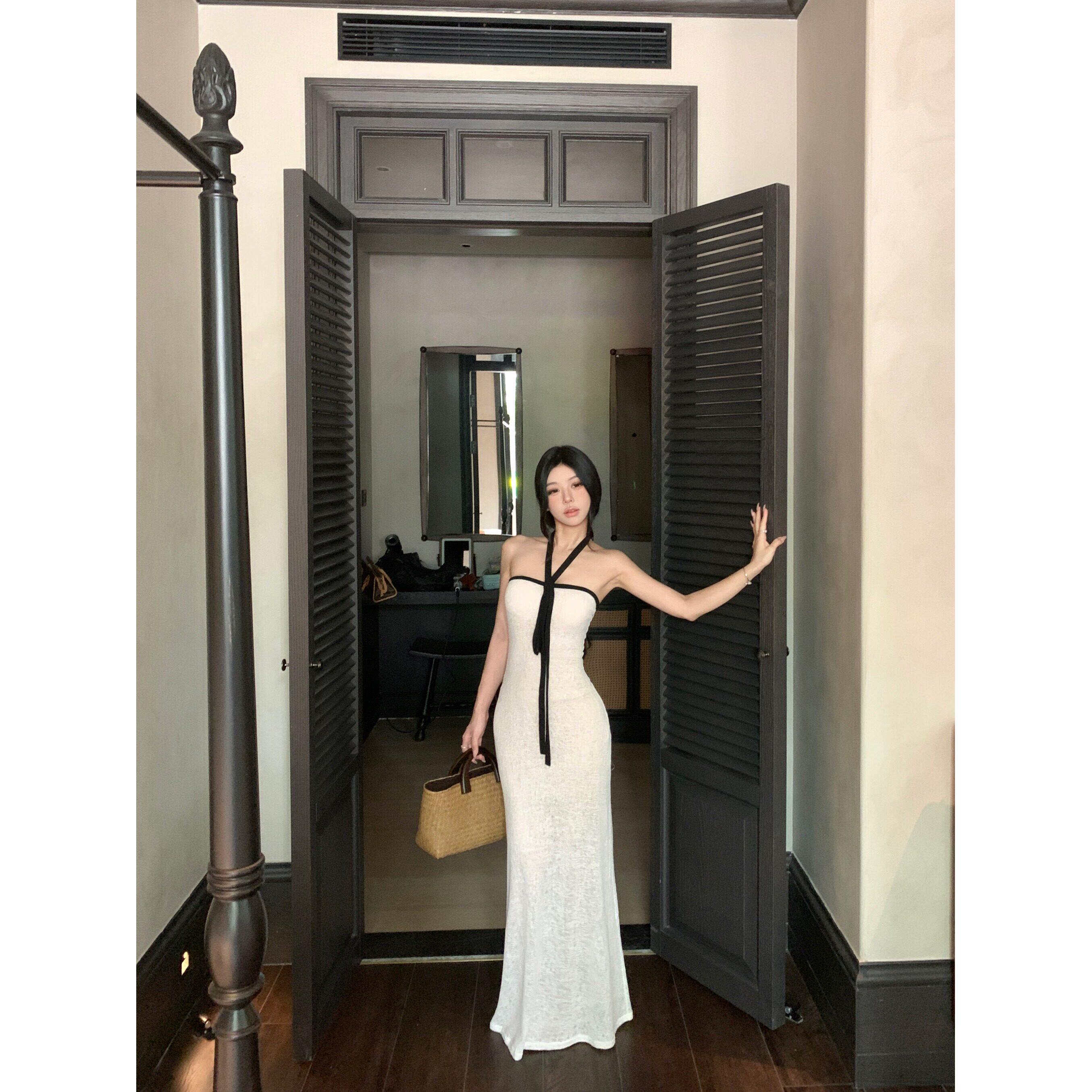 辣妹风白色挂颈抹胸洋装女夏季修身收腰无袖裙子凸显身材包臀长裙