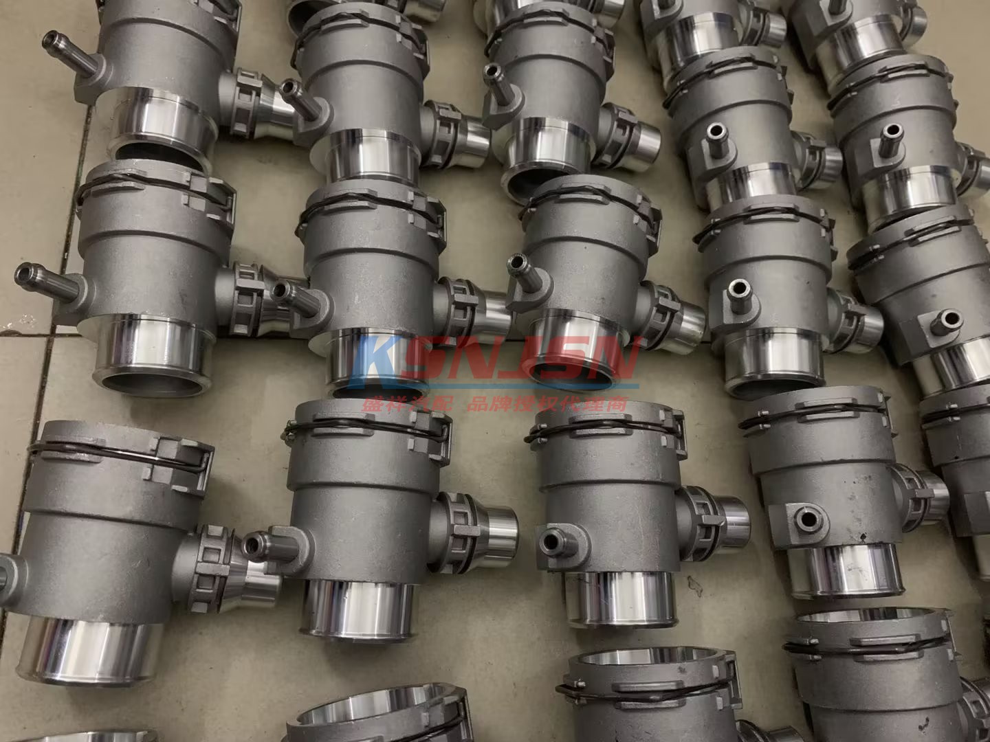 适用宝马5系f18 07 520 525li 528暖 水箱上水管 下水管 冷却水管