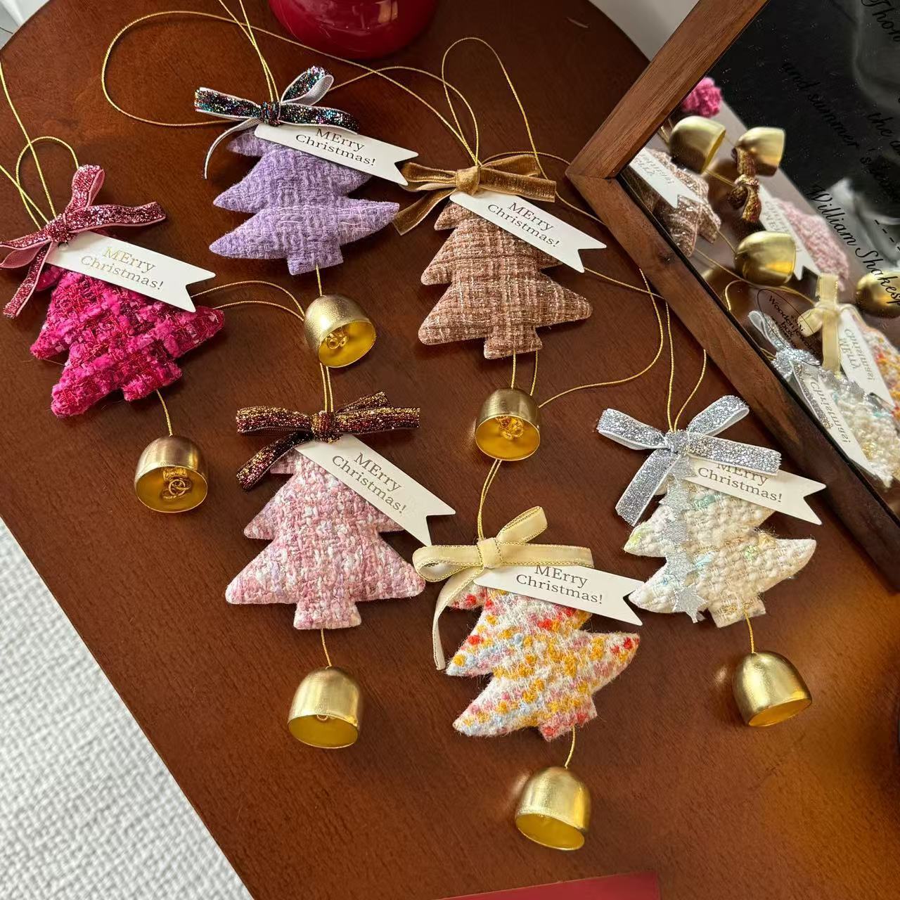 小香风圣诞树铃铛挂件吊铃装饰车挂情侣手工礼物挂饰小挂件