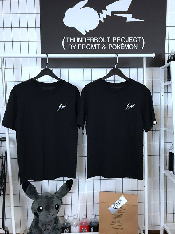 Fragment Design 藤原浩 x 皮卡丘口袋怪兽联名水洗 瓶装 短袖T恤