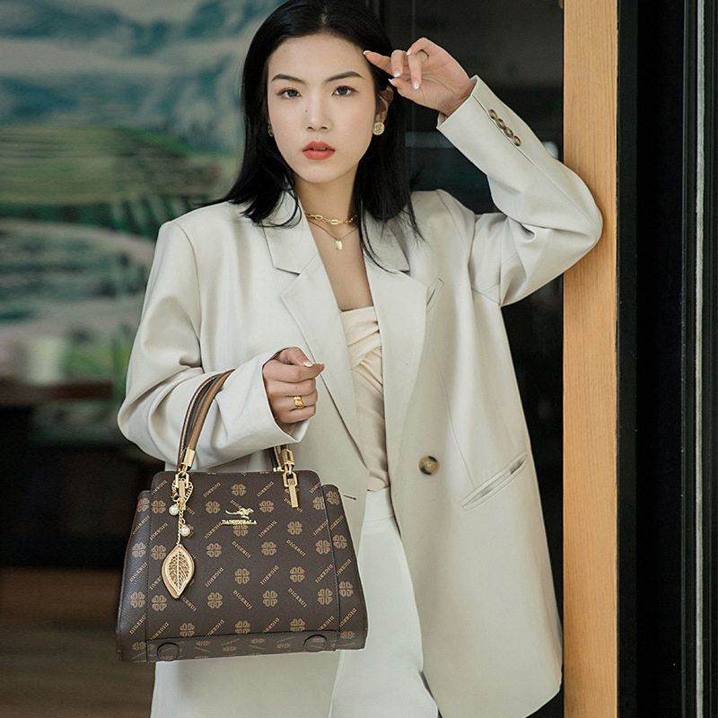 2025秋新款中年女包手提单肩斜跨妈妈包妇女士包包大容量气质女包