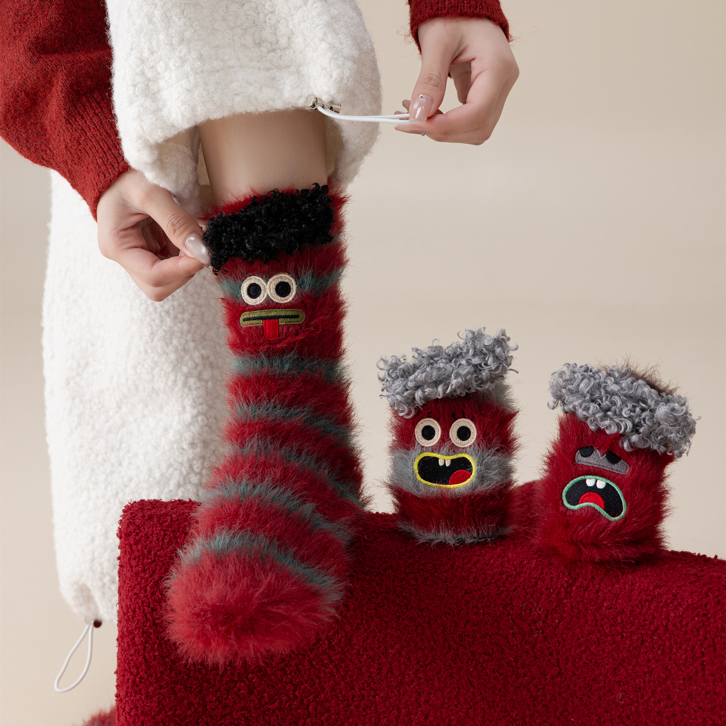 日系可爱搞怪表情袜刺绣本命年仿水貂毛条纹堆堆袜中筒袜子女冬天