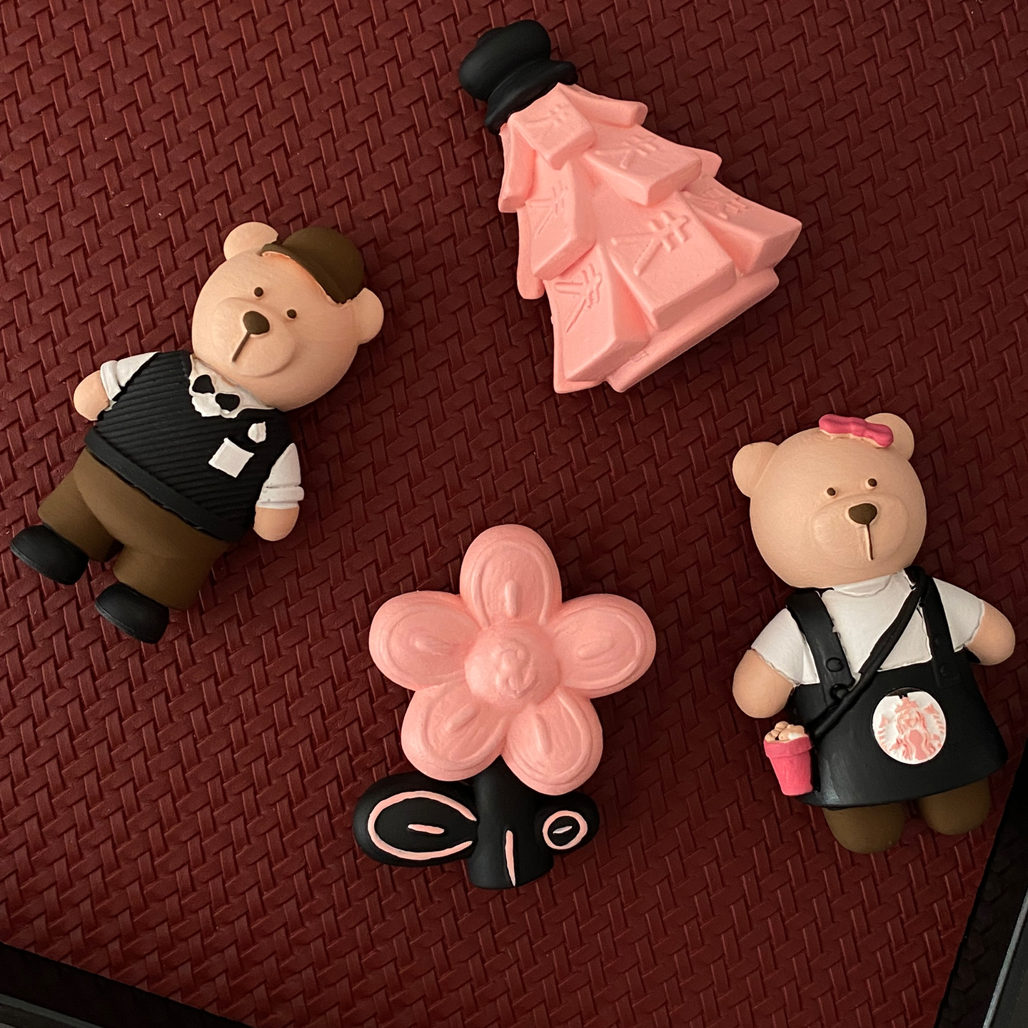 新品发财美元树星巴克小熊车载香薰香水汽车空调内出风口装饰摆件