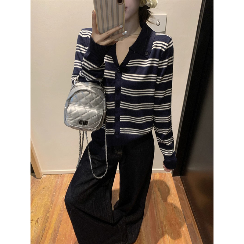 百搭长袖翻领撞色条纹针织衫上衣