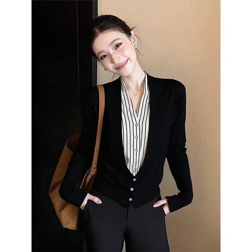 黑色假两件撞色V领针织开衫女冬