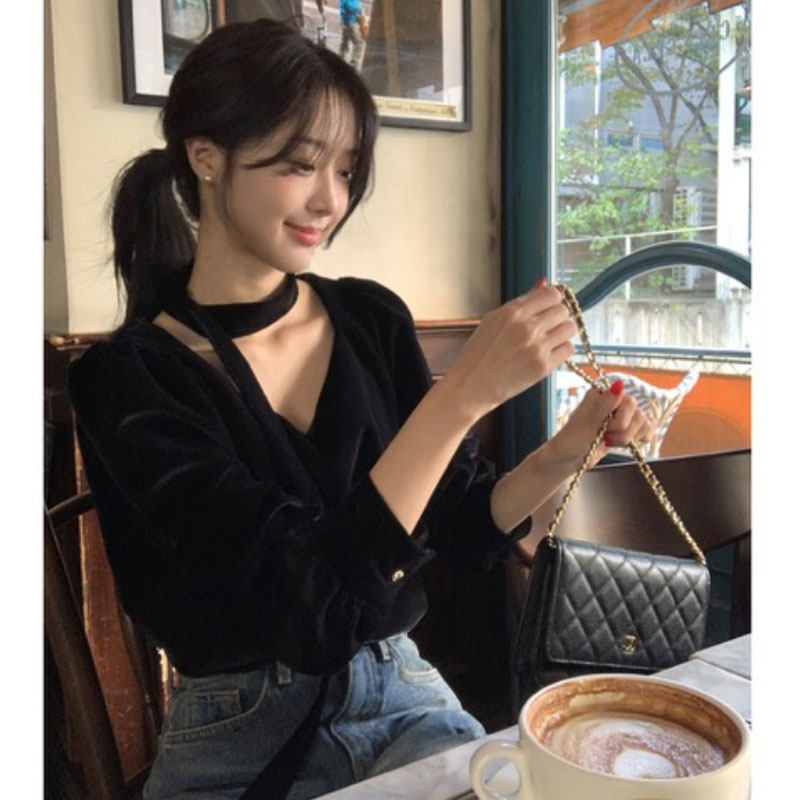 法式高级感洋气气质百搭长袖挂脖V领别致独特黑色丝绒衬衫上衣女