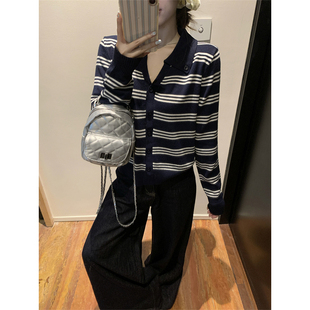 上衣女 韩版 松弛感洋气简约休闲显瘦长袖 polo领短款 软糯条纹针织衫