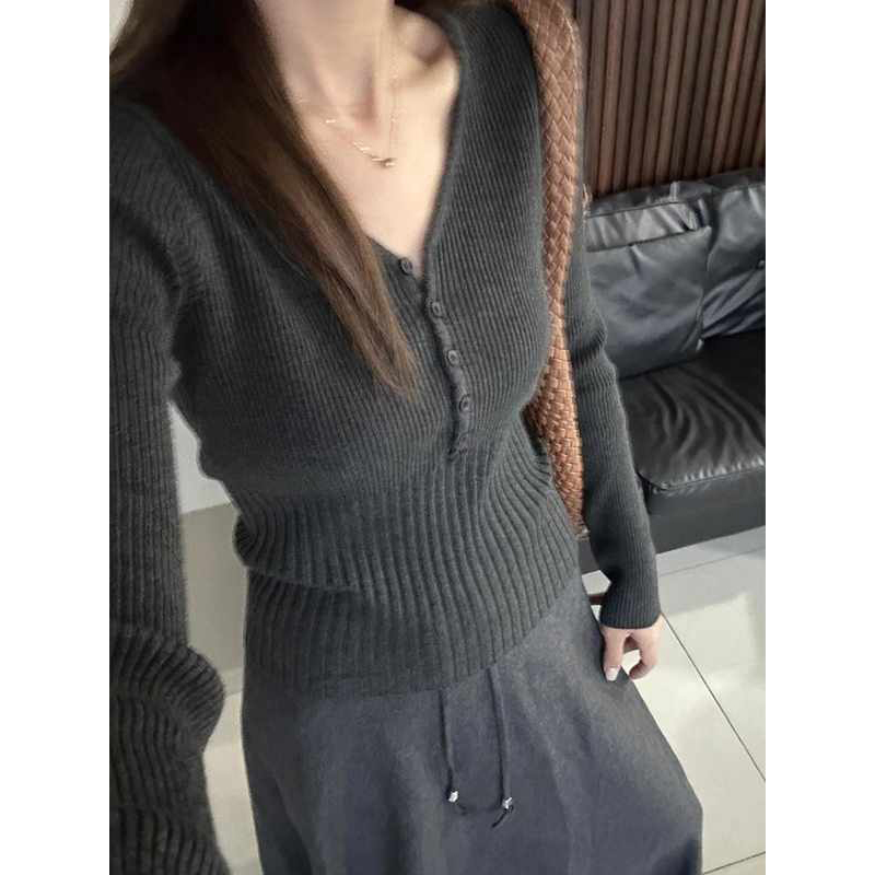 长袖V领纽扣软糯内搭针织衫上衣