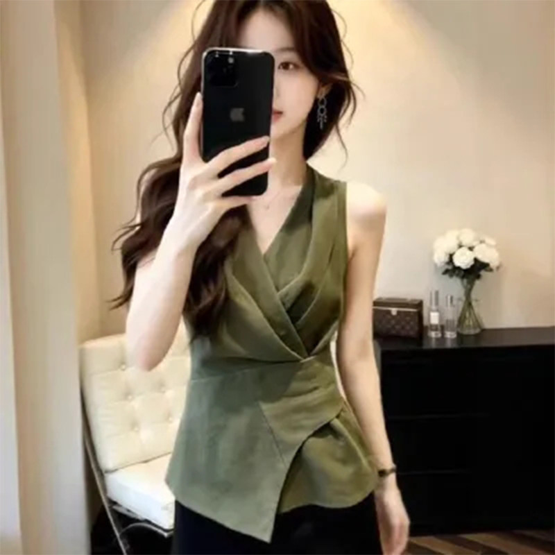 法式轻熟风V领绿色挂脖背心女夏