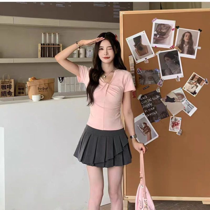 法式气质纯色v领短袖T恤女夏季新款修身小众设计感正肩上衣女批发
