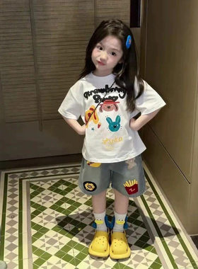 女童套装夏薄款2026新款巨好看休闲洋气白色卡通印花上衣牛仔短裤