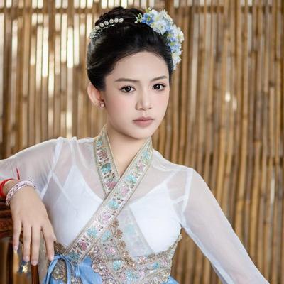 沙芭利西双版纳传统傣族民族服装