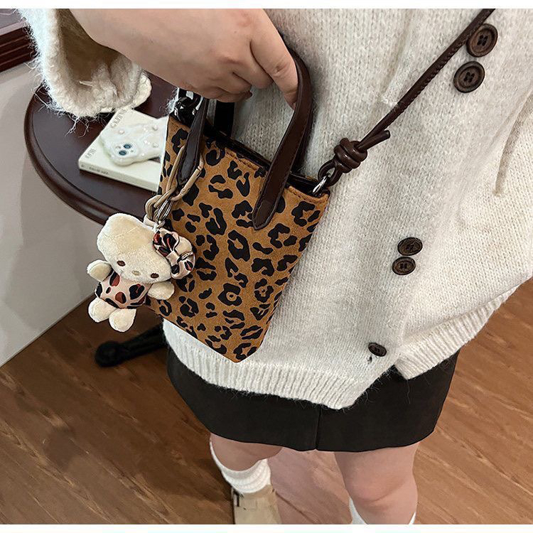 -3 POINT%-复古磨砂手机包女秋冬季新款水桶包时尚休闲单肩斜挎包