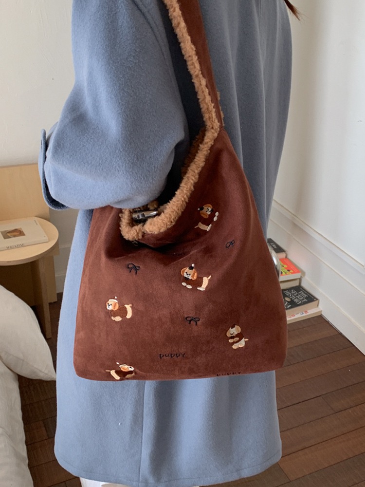 大容量手提单肩包2025秋季新款毛绒双面设计通勤背包简约