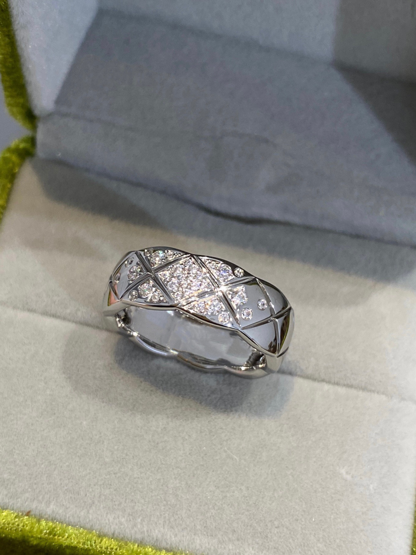 高定款设计师系列S925通体纯银菱格纹小香镶钻戒指女轻奢感指环