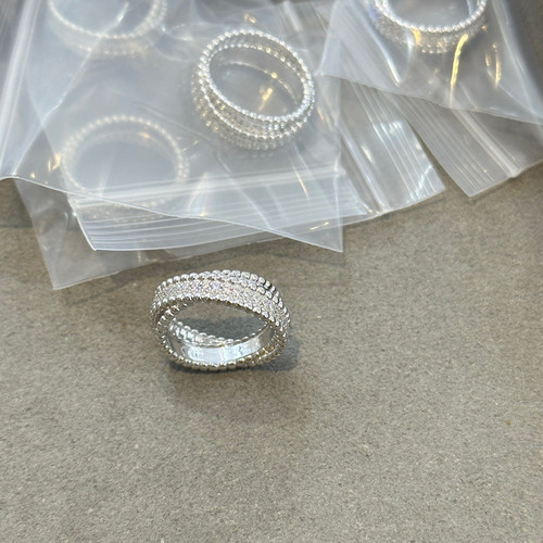 高定款设计师系列S925纯银珠珠戒指交叉麻花女时尚个性闭口戒指