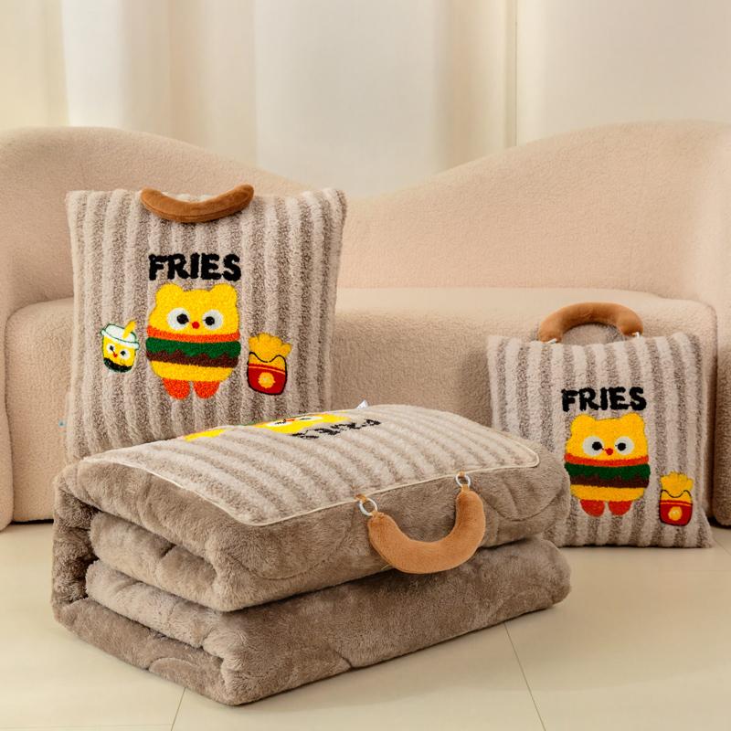 舒适二合一绒抱枕毯子