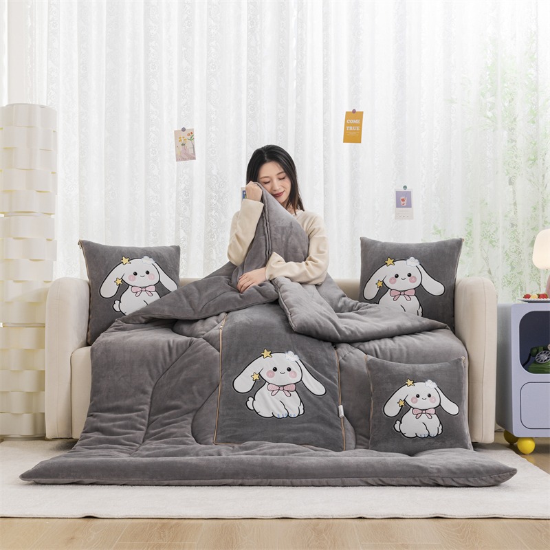 牛奶绒抱枕被子两用加厚保暖