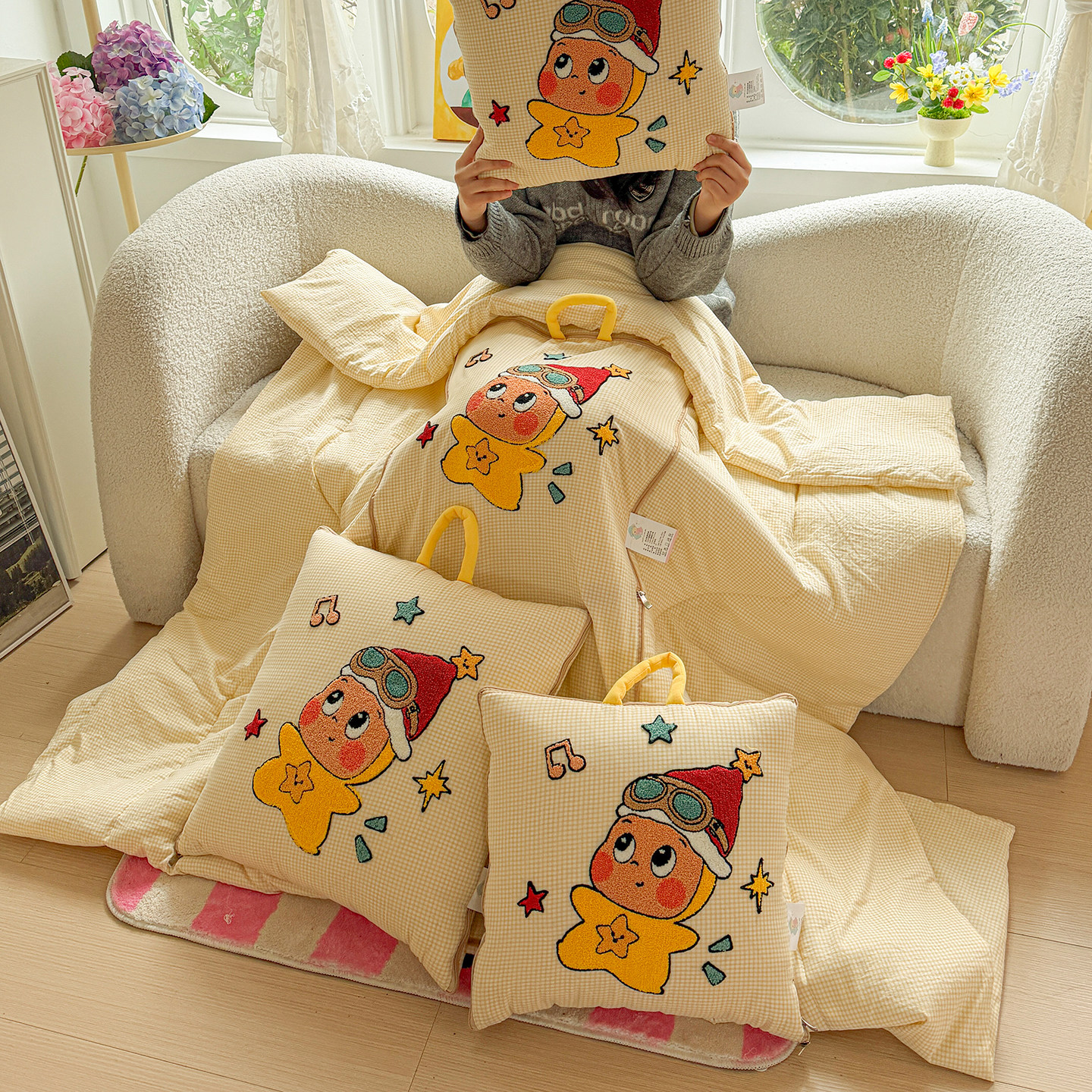 多用途抱枕被子两用卡通办公室午睡空调被车载靠枕被沙发盖毯四季
