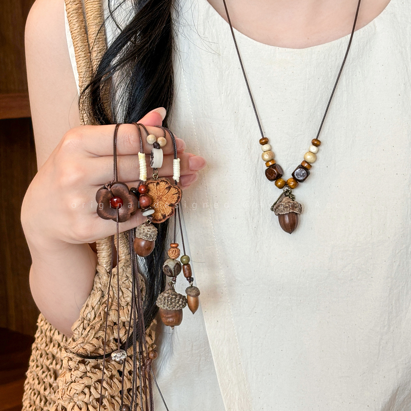 复古民族风木质吊坠项链女2025新款小众高级毛衣链新中式长款配饰