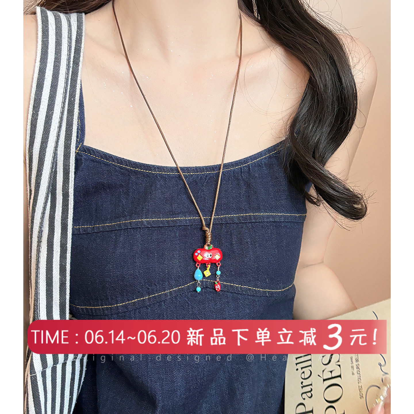彩色苹果小狗吊坠项链女2025新款可爱编织配饰小众长款挂脖毛衣链