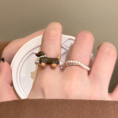 可爱腊肠狗珍珠戒指女小众开口个性 设计感食指戒 独特指环2026新款