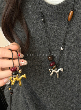 本命年小马吊坠项链女2025新款小众高级感毛衣链秋冬长款百搭配饰