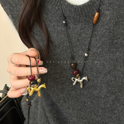 本命年小马吊坠项链女2025新款小众高级感毛衣链秋冬长款百搭配饰