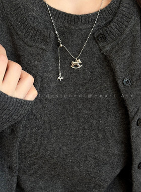 银色碎冰冰小马吊坠项链女轻奢高级感长款抽拉毛衣链秋冬新款配饰