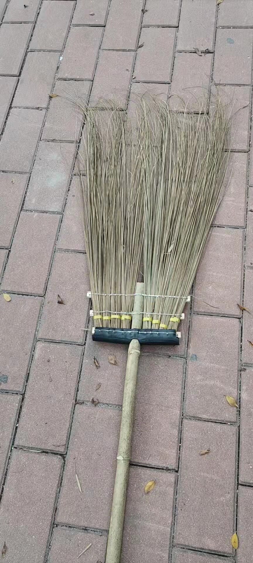 扫竹,扫马路的长竹扫把_大山谷图库
