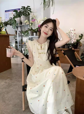 甜美碎花盘扣连衣裙女夏季2025新款收腰显瘦中长款设计感背心裙子