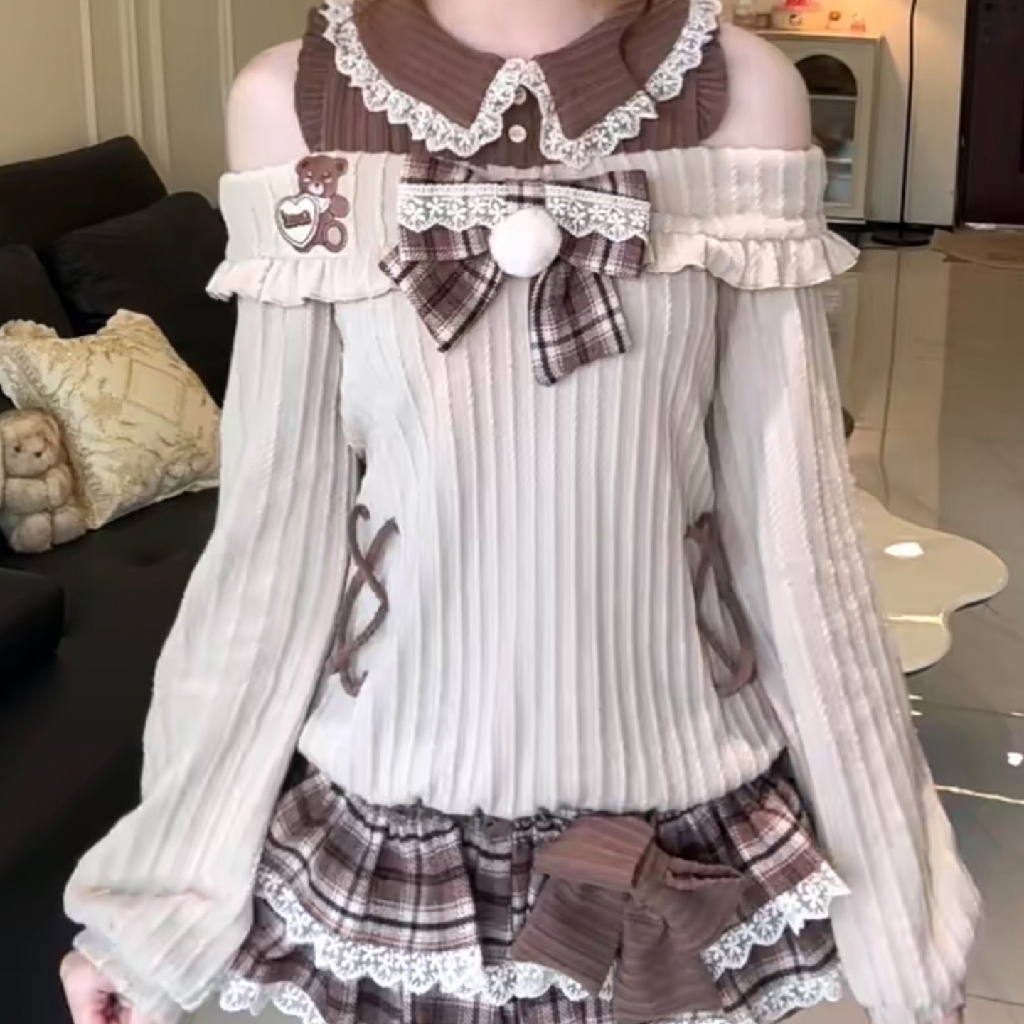 少女露肩长袖收腰上衣蛋糕半裙