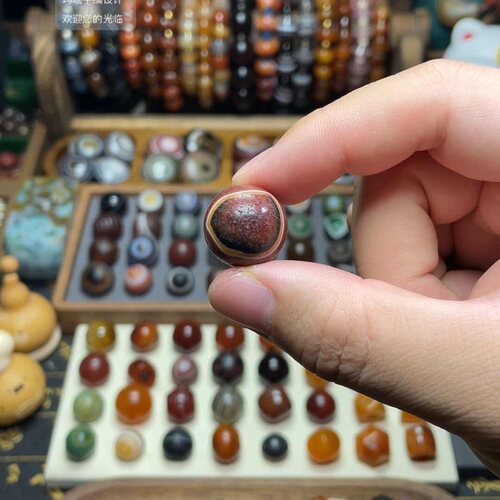 缠丝玛瑙