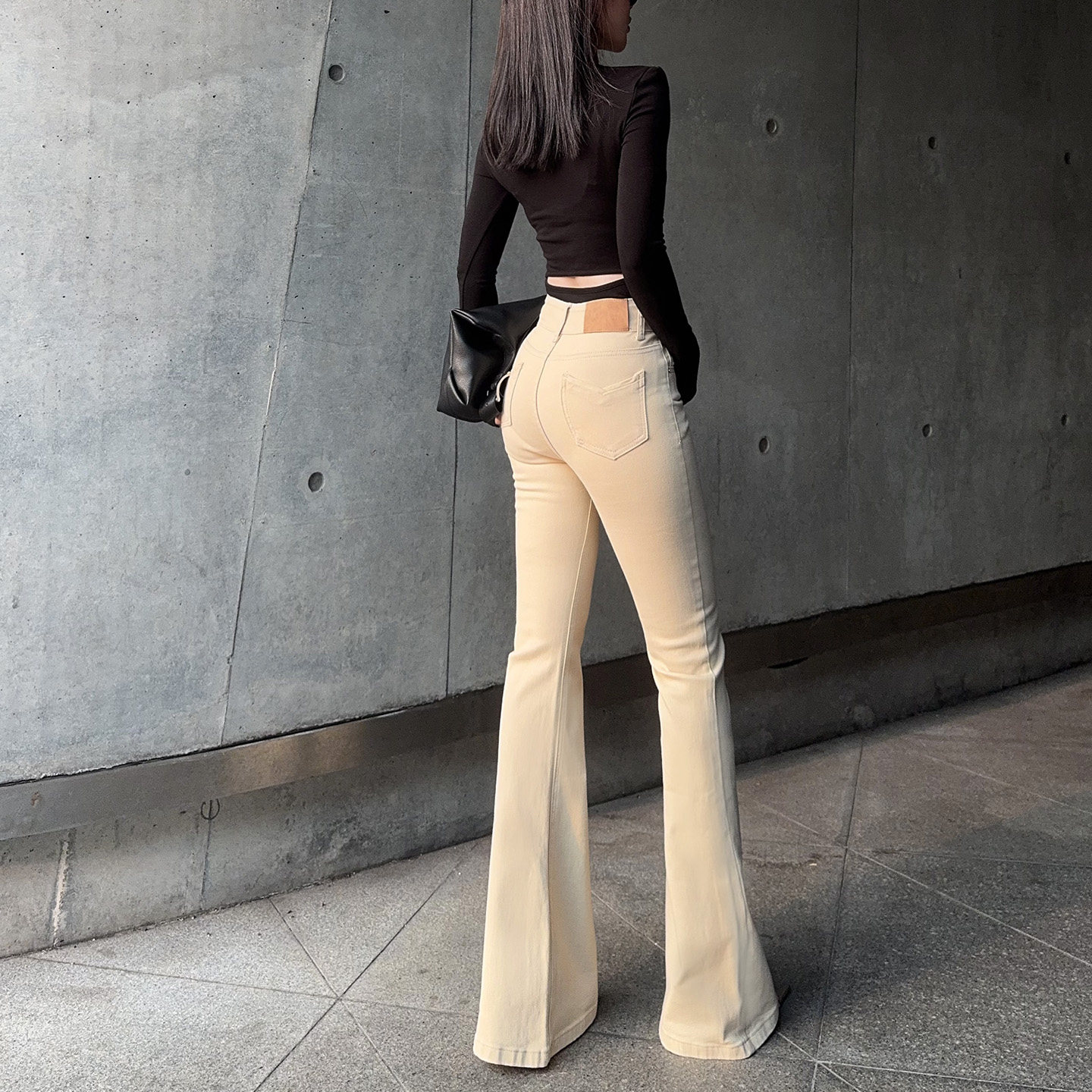 杨杨 经典卡其色高腰紧身微喇叭牛仔裤女春秋提臀显腿长弹力长裤