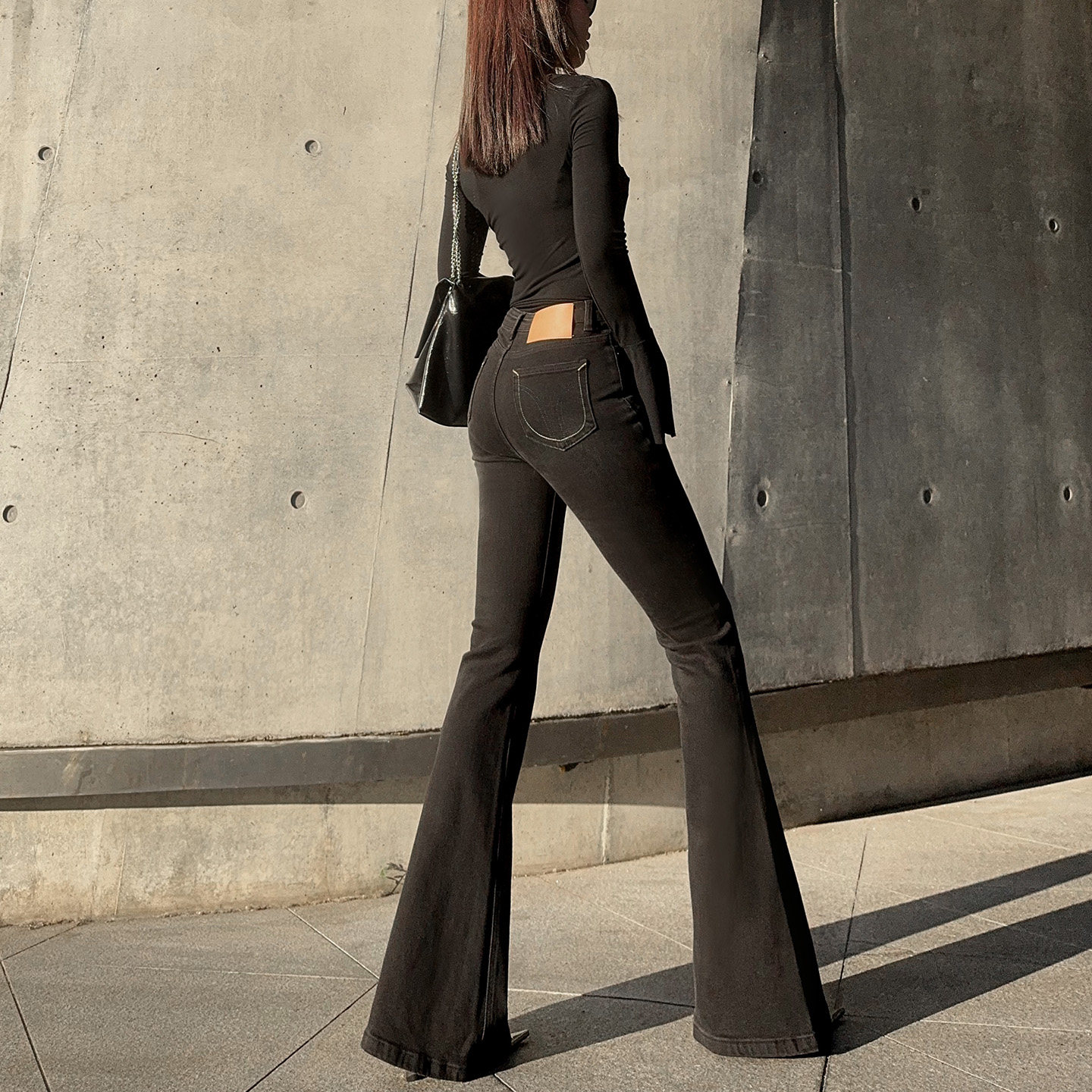 杨杨 黑灰色紧身微喇叭牛仔裤女春秋明线口袋提臀显腿长弹力长裤