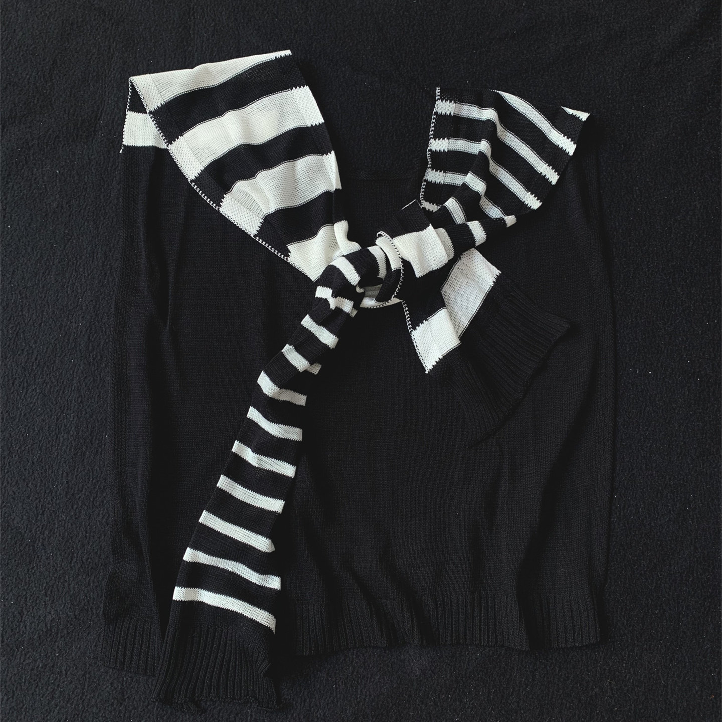 高级感黑色小披肩外搭女春秋季黑白条纹针织围巾护肩两用搭配衬衫