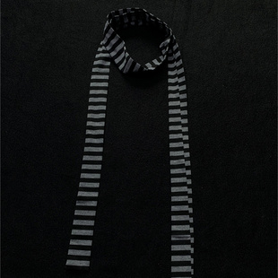 日系松弛感长款围脖经典黑灰色条纹围巾女秋季薄款护颈长条小围巾