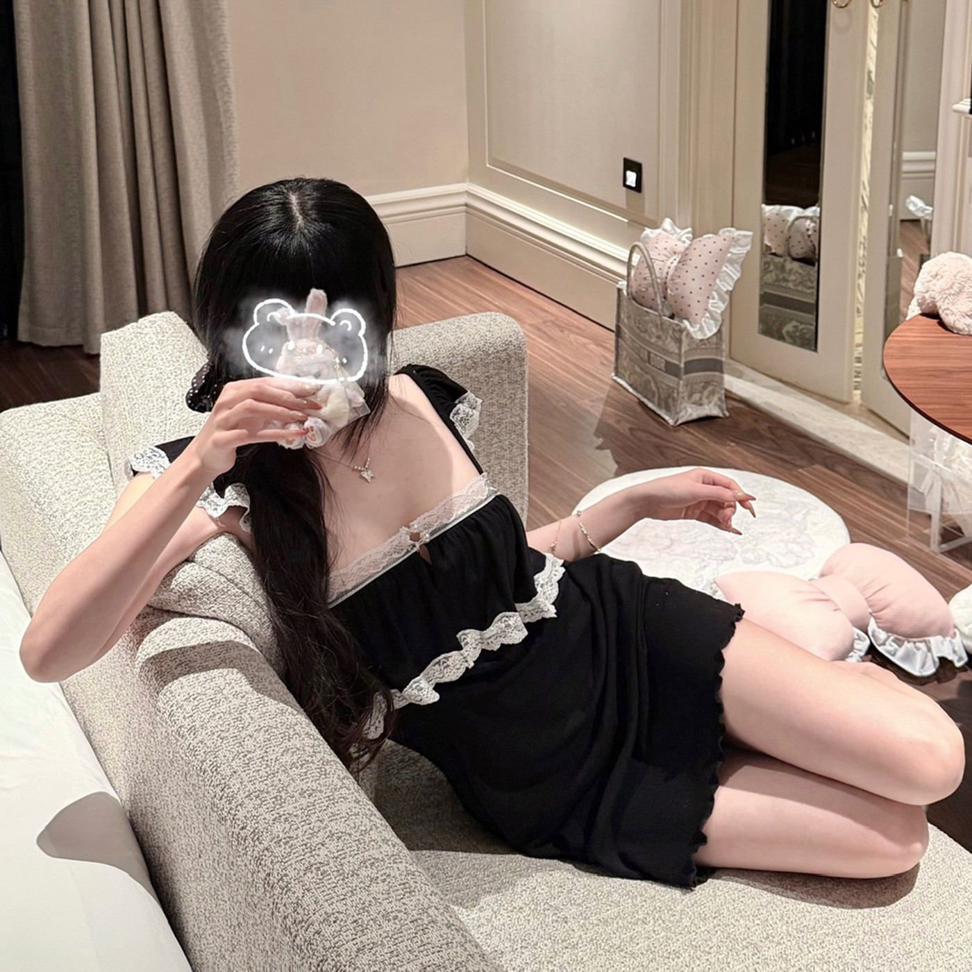 欧若拉【赫本小调】春夏纯欲显瘦黑色吊带睡裙女A类莫代尔带胸垫