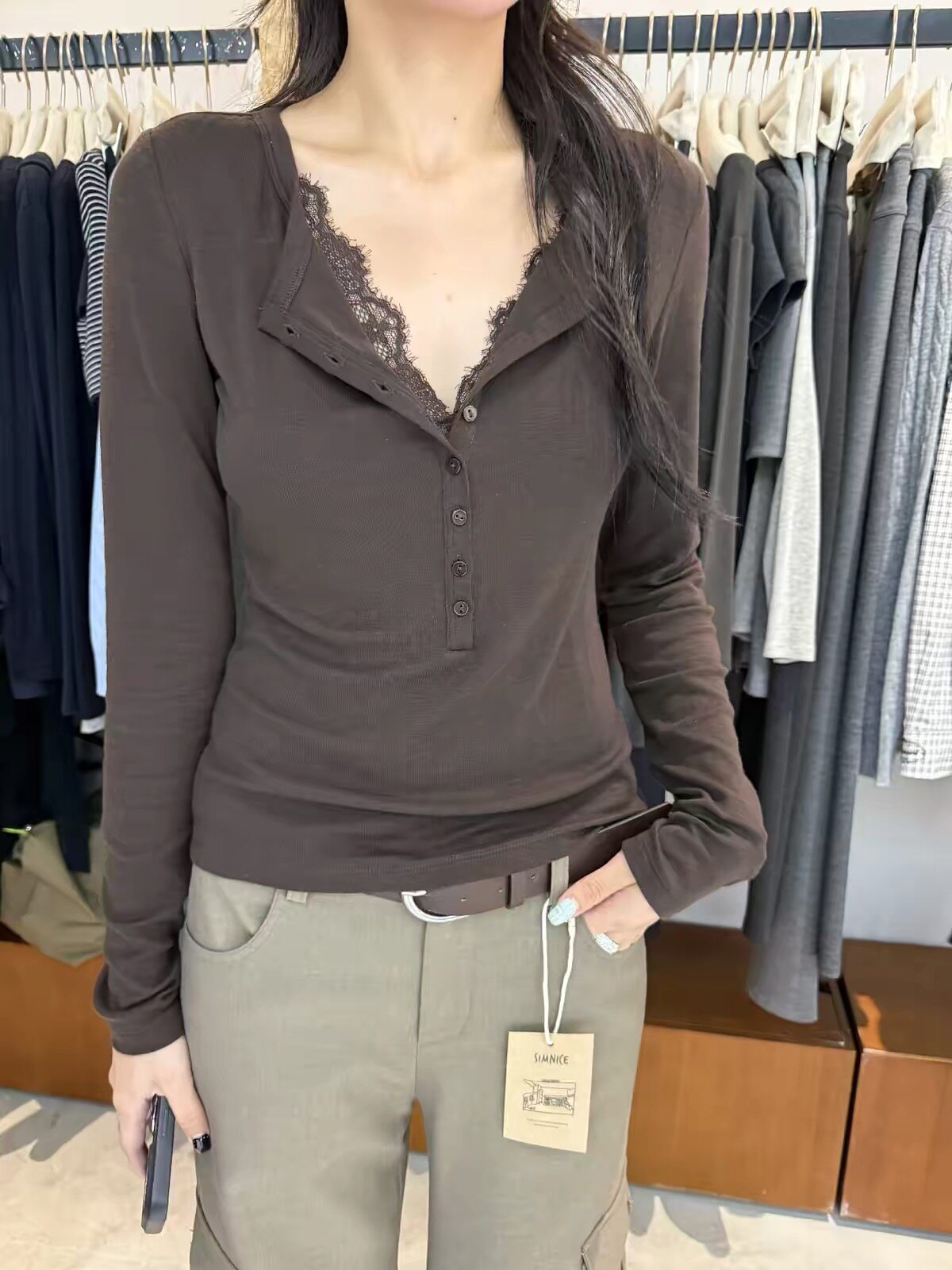 蕾丝V领长袖打底衫女秋装莱赛尔半开扣修身短款纯欲内搭上衣T8687