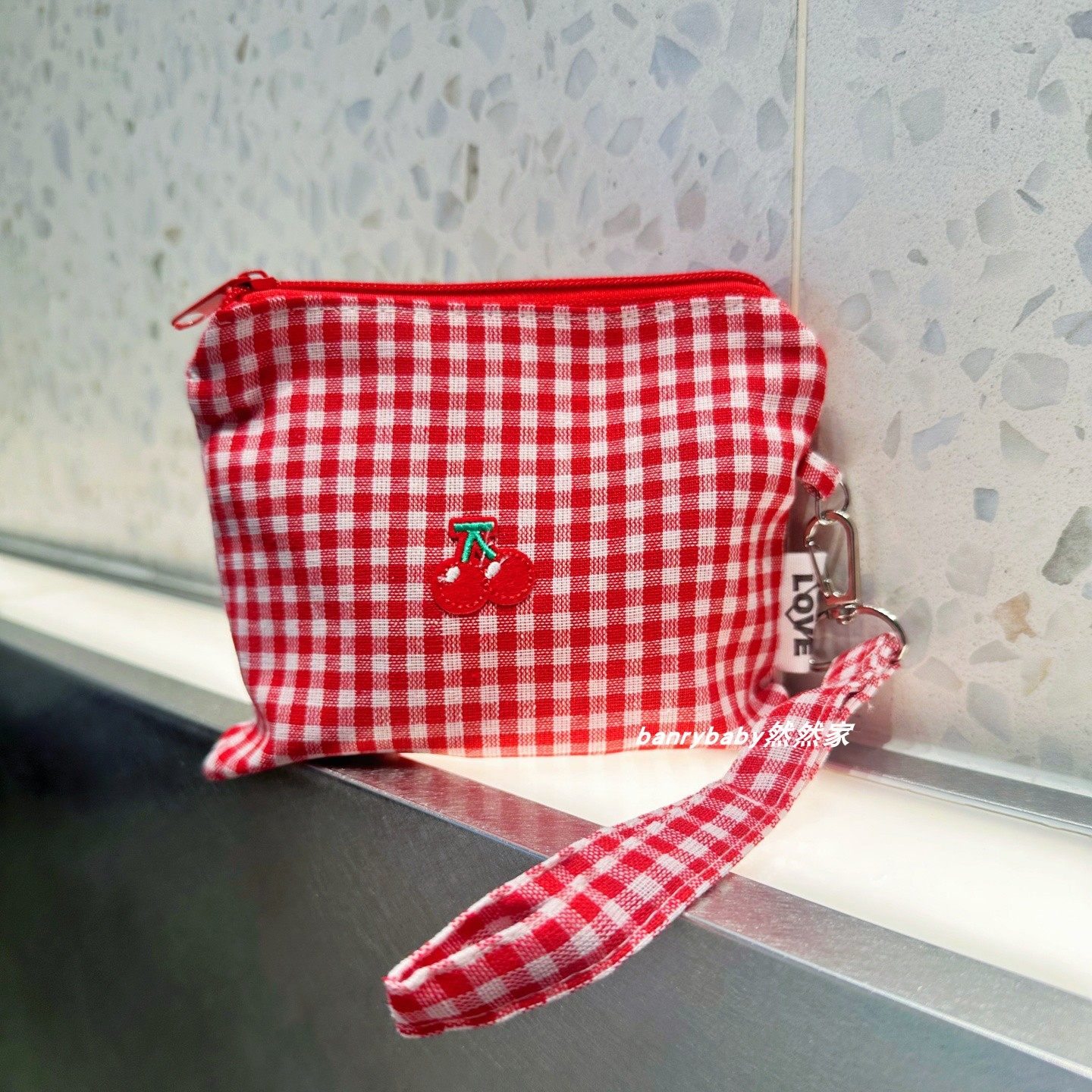 日系可爱红格子收纳包樱桃刺绣证件包化妆包充电宝收纳袋,收纳整理,化妆包,淘宝优惠券,粉丝福利购,淘宝优惠卷