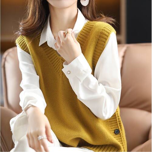 边扣针织马甲女春秋外搭