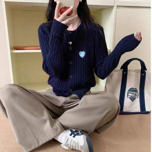 麻花针织开衫女秋季穿搭