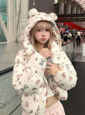 满印甜美短款连帽棉服女