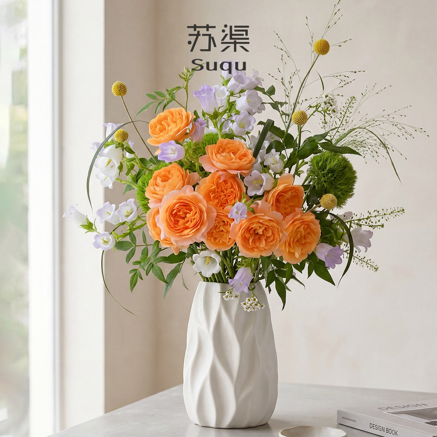奶油风白色陶瓷花瓶水培百合玫瑰图片