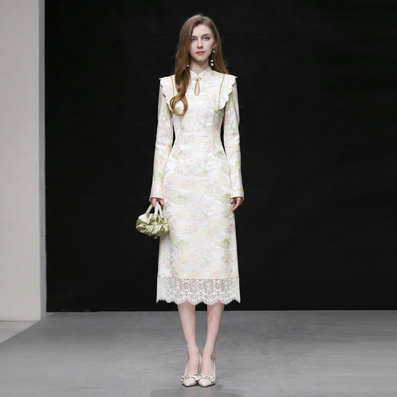 2026年春季新款新中式国风立领盘扣小飞肩设计蕾丝花边连衣裙