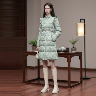 2025年冬季新款新中式国风长袖收腰设计感提花青绿色羽绒服外套女