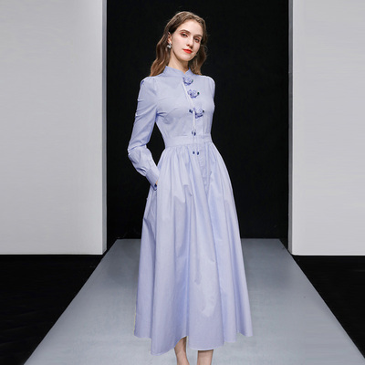 2025秋季新款气质立领门襟流苏盘扣收腰修身小泡泡袖大摆连衣裙